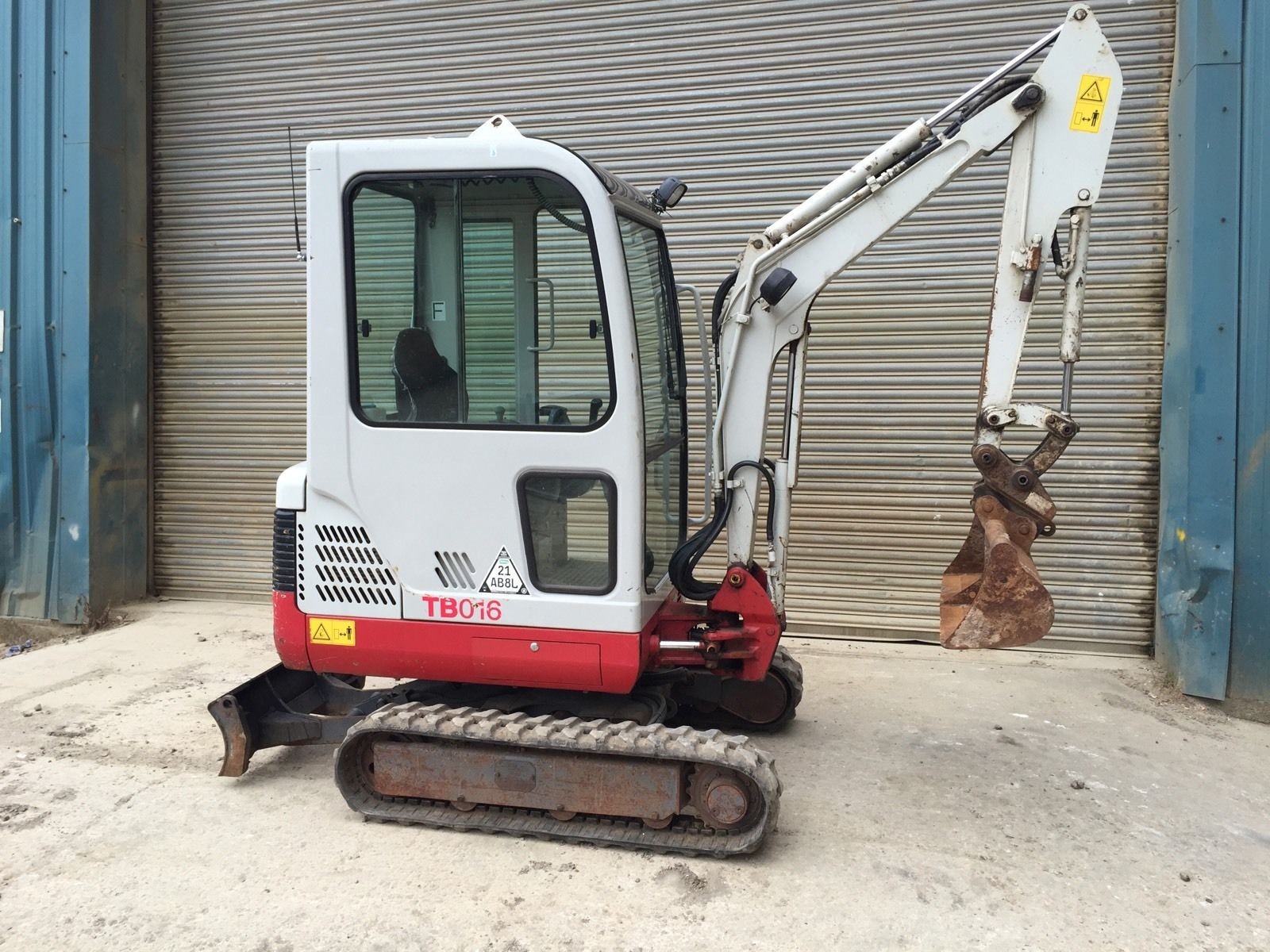 Minikoparka Takeuchi TB - O16 — zdjęcie 2