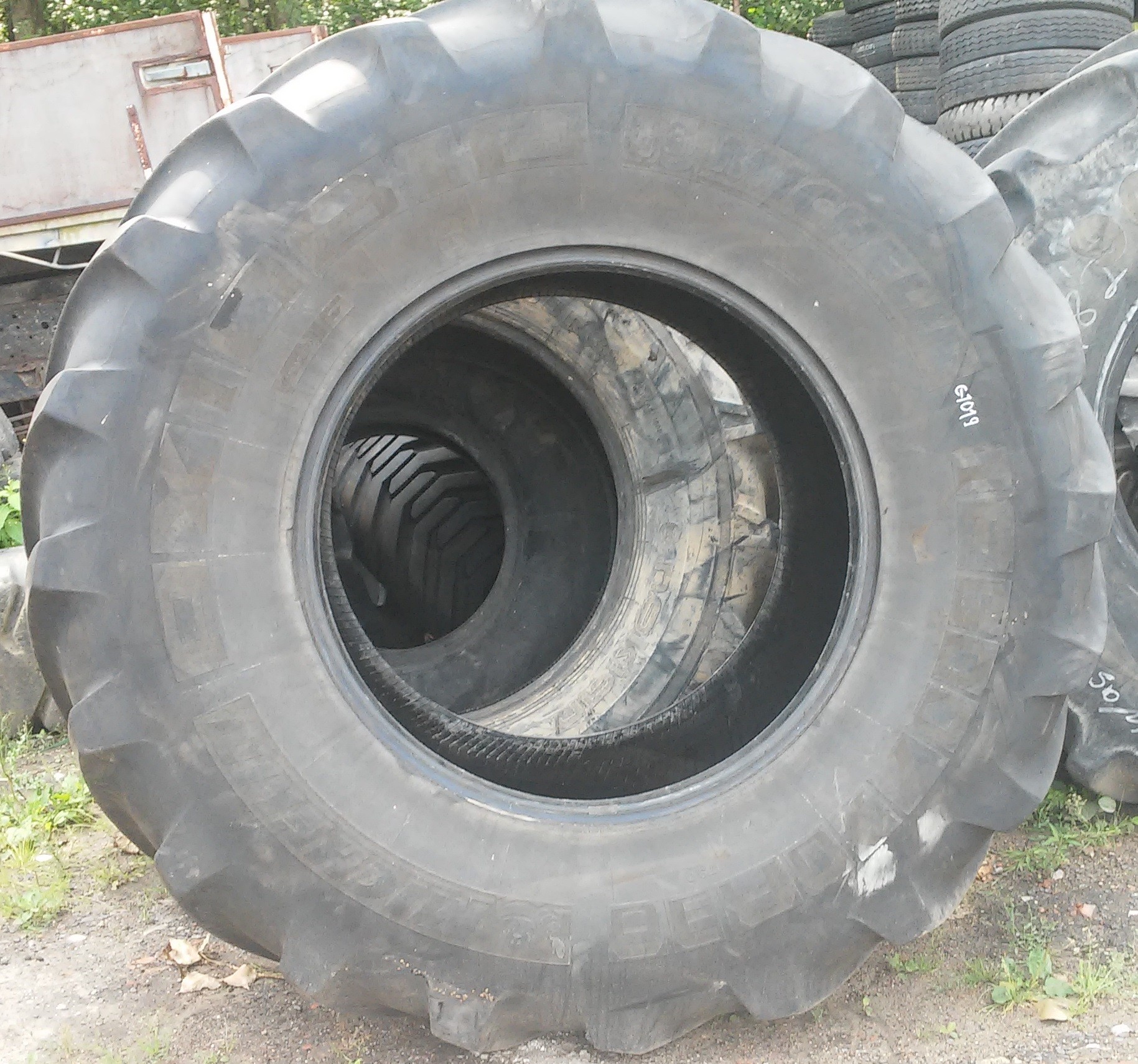 (G1019) Opona 800/70 R38 Michelin XEOBIB — zdjęcie 2