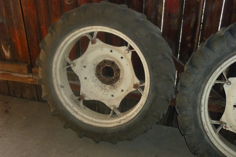 Sprzedam wąskie koła kompletne do Ursusa C330 — zdjęcie 3