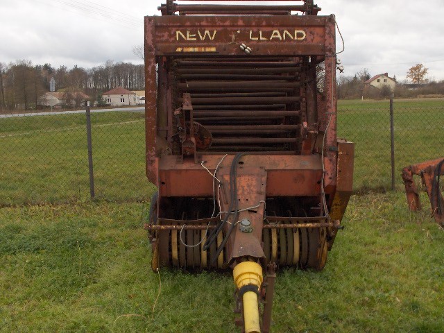 Prasa rolująca New Holland 841 — zdjęcie 1