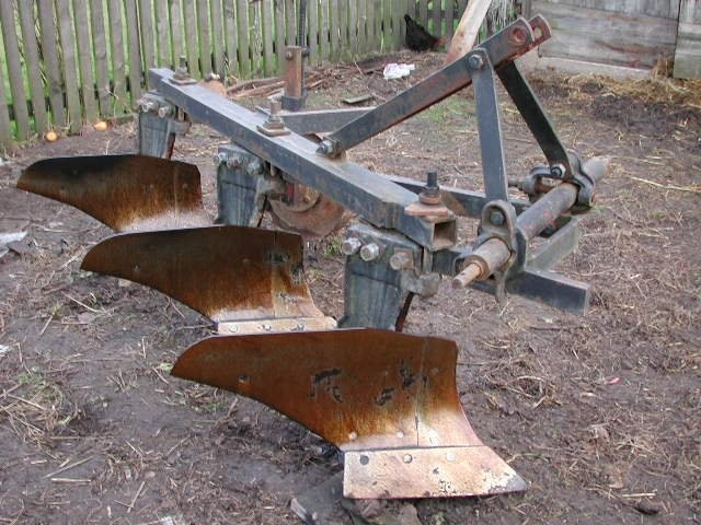 PŁUG 3 SKIBOWY — zdjęcie 1
