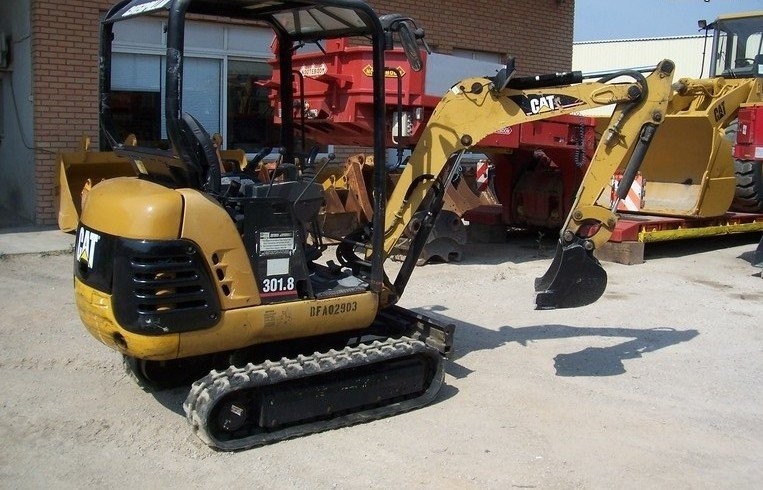 Caterpillar 301.8C Minikoparka — zdjęcie 3