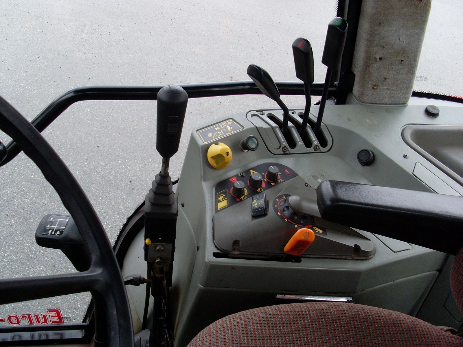 Ciągnik Massey Ferguson 615 - 350 Professional — zdjęcie 4