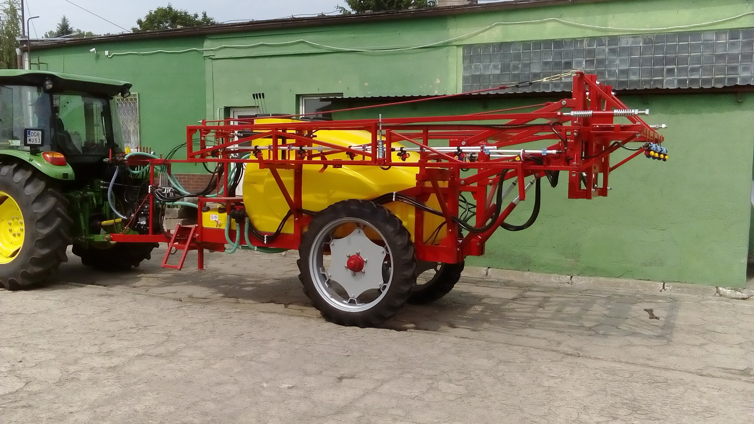 Opryskiwacz 1500l ,2000,2500hydraulicznie rozkładany — zdjęcie 1