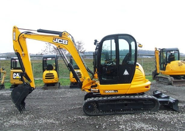 Minikoparka gąsienicowa JCB 8065 ZTS z roku 2011. — zdjęcie 1