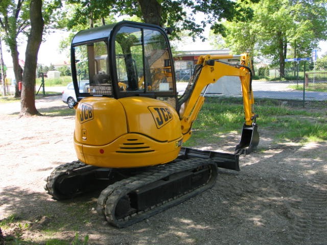 Sprzedam koparkę JCB 8027 ZTS z 2002 — zdjęcie 3