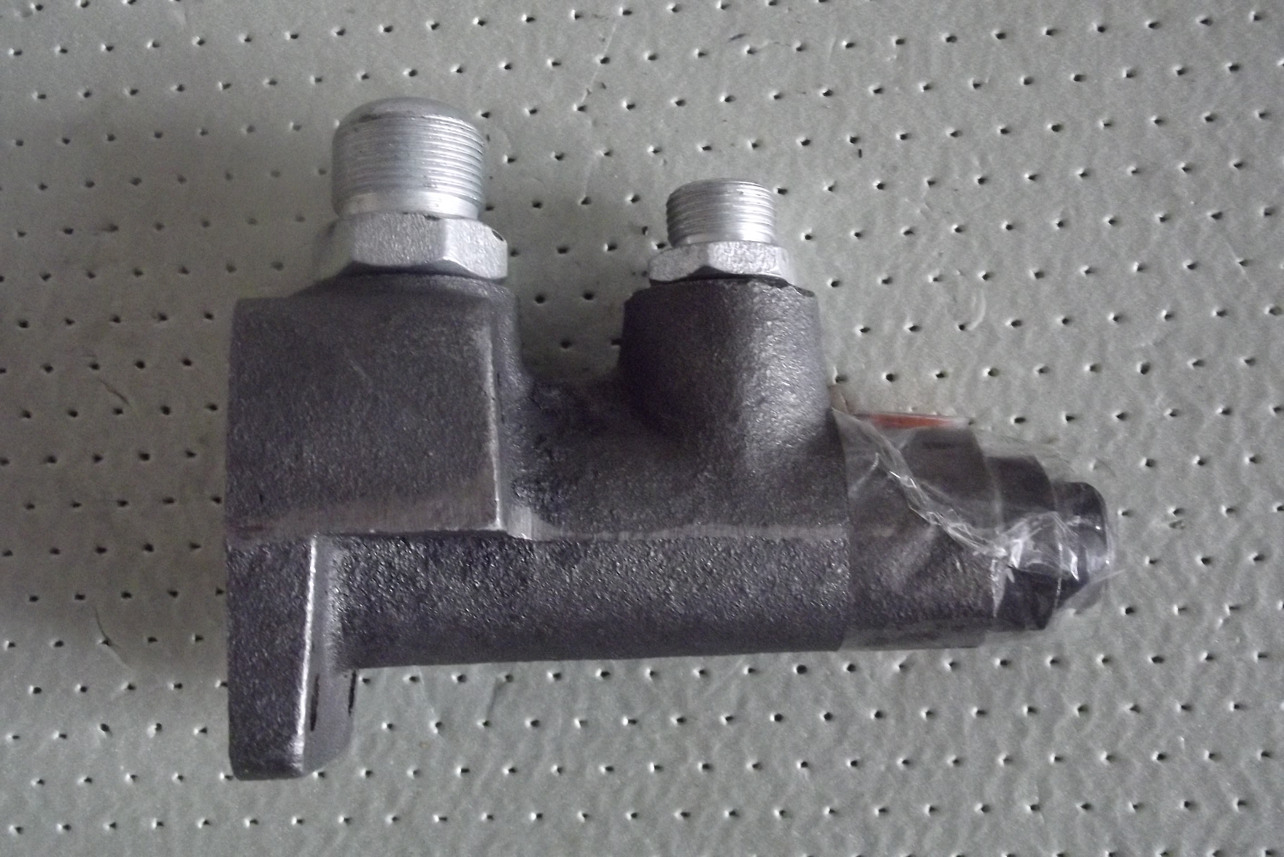 Zawór pompy hydraulicznej LTZ ORYGINAŁ — zdjęcie 1