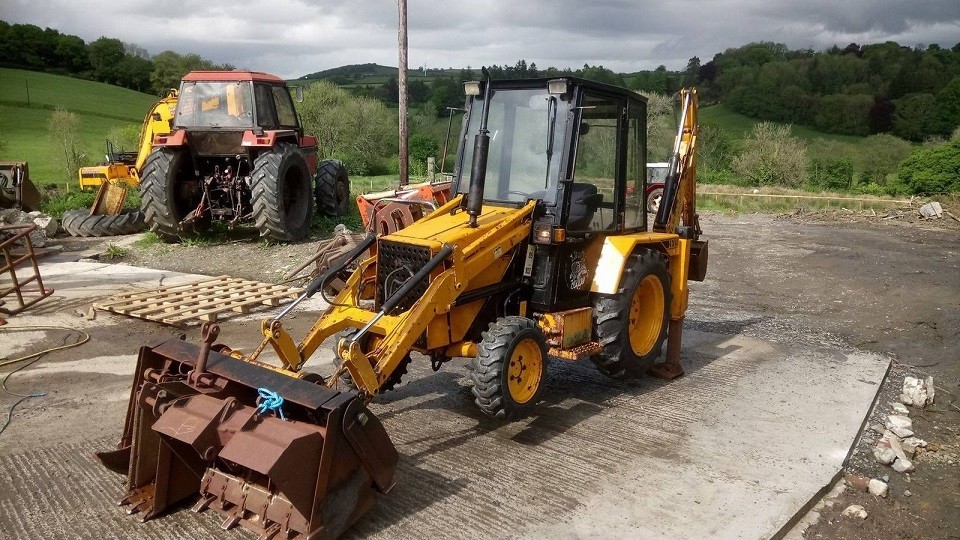 Prawie nowy - Lewis Badger JCB - W pełni funkcjonalny — zdjęcie 1