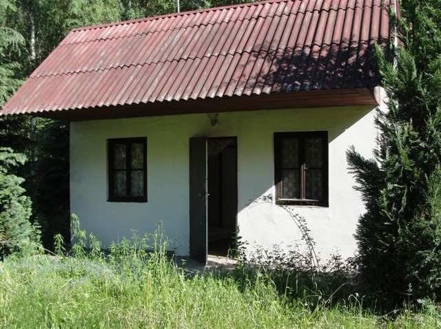 Działka z domkiem letniskowym i stawem — zdjęcie 2