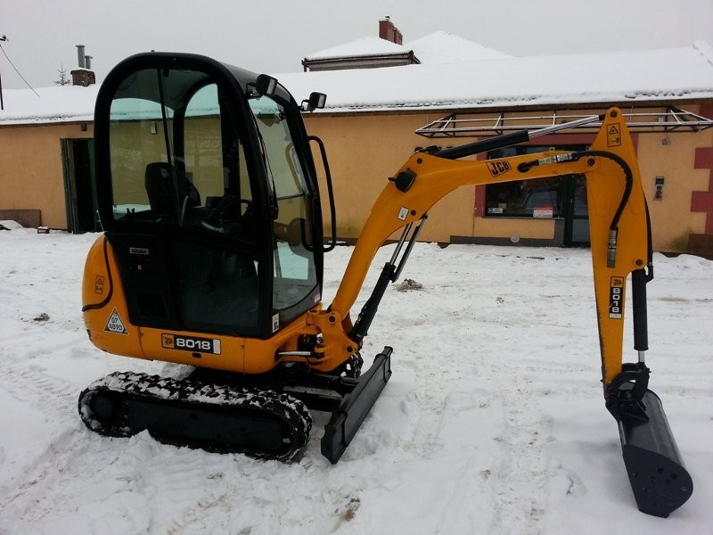 JCB 8018 2010 rok