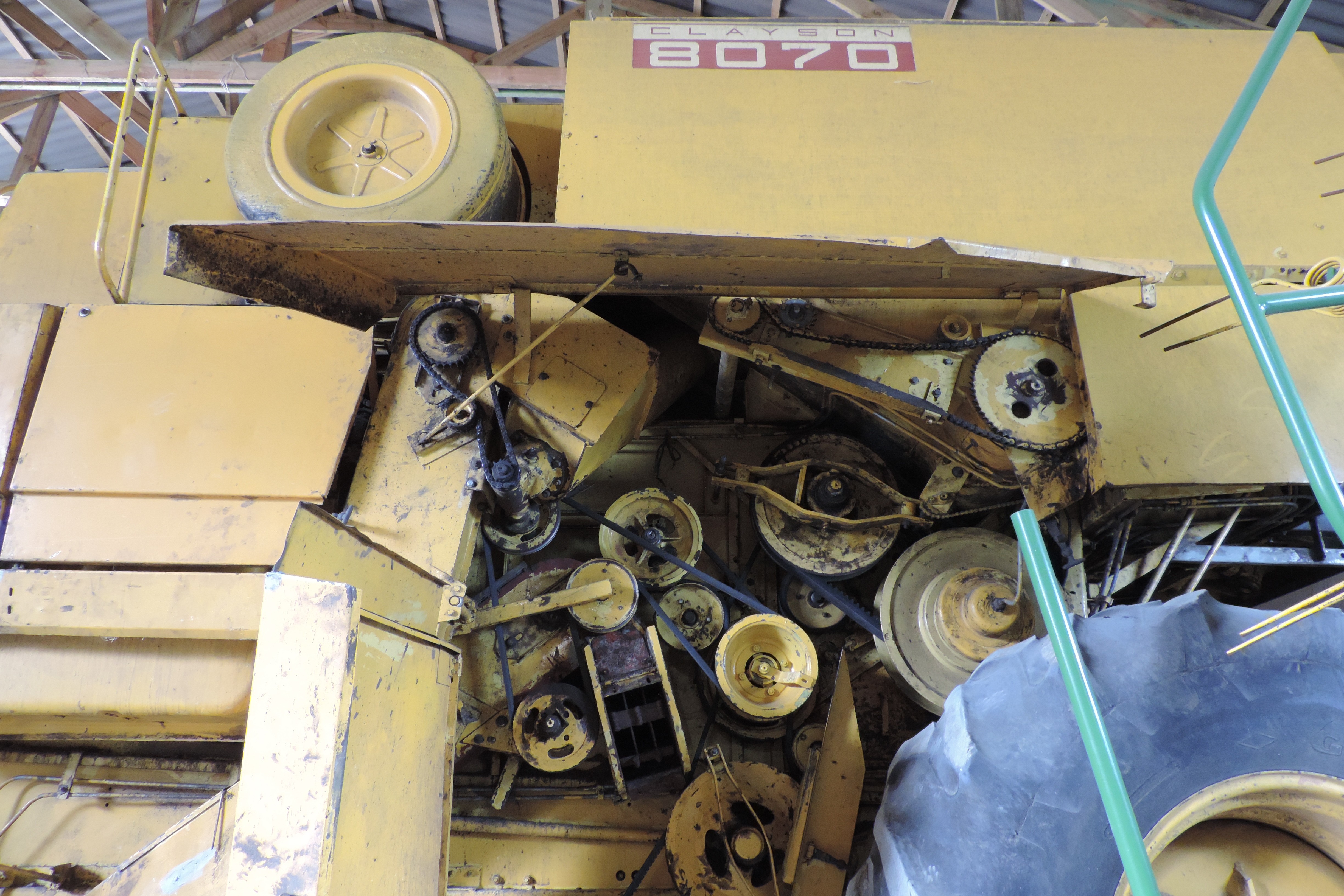 KOMBAJN NEW HOLLAND 8070 — zdjęcie 3