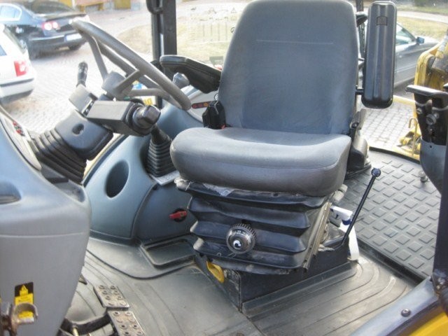 Koparko-ładowarka Komatsu WB97 S-2 — zdjęcie 3
