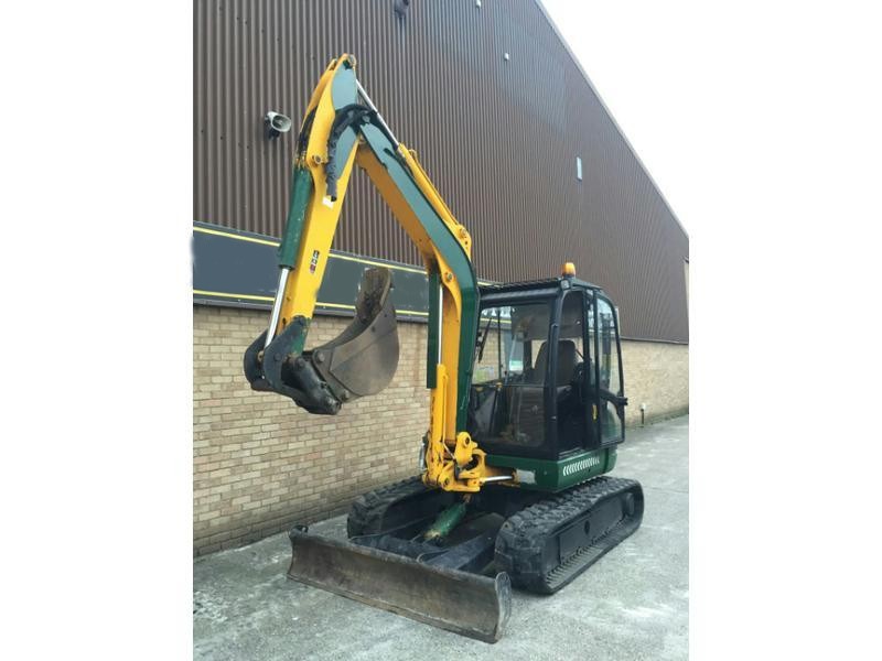 JCB 8060 z 2002 roku — zdjęcie 3