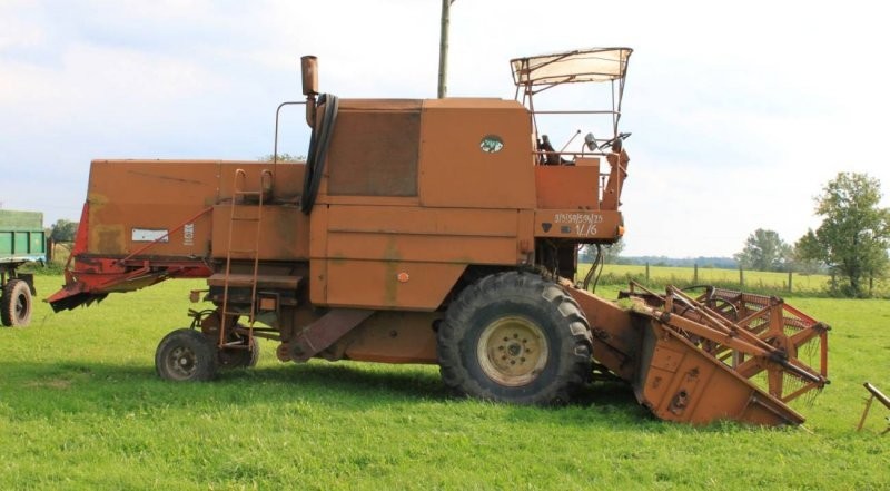 Kombajn zbożowy BIZON z sieczkarnią garażowany — zdjęcie 1