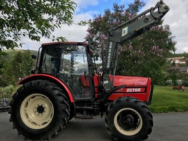 Ciągnik Zetor 8-5-4-0 stan bardzo dobry — zdjęcie 1