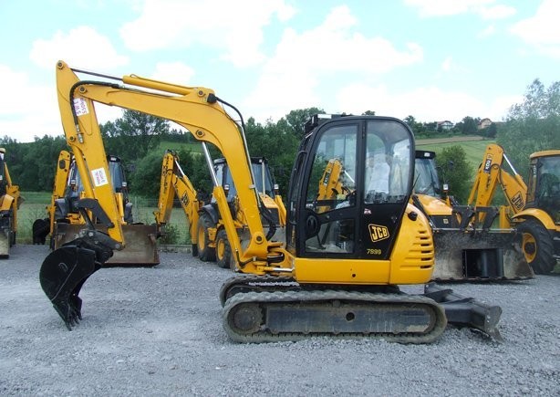 Mini koparka JCB 8052 z roku 2006- (5,6 tony) — zdjęcie 1