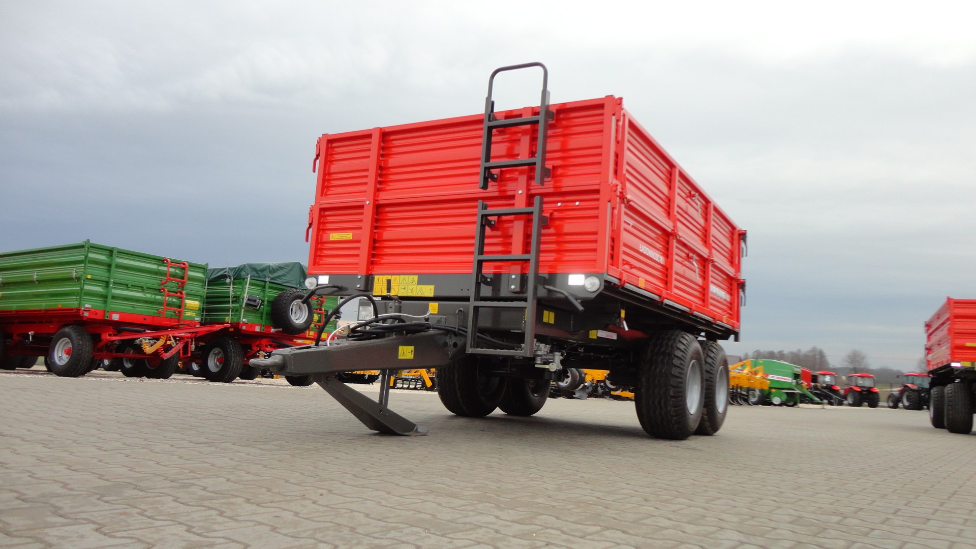 Przyczepa URSUS T 042 7T wywrotka Tandem — zdjęcie 3