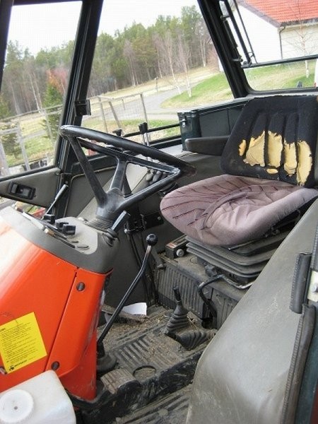 Ciągnik Zetor 6341F + ŁADOWACZA — zdjęcie 4