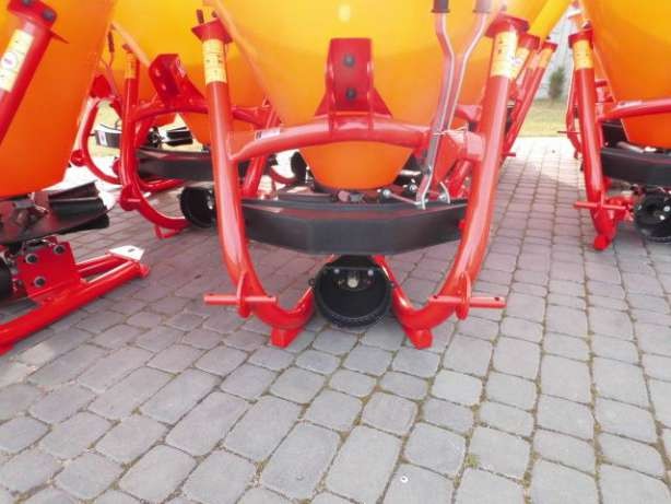 Rozsiewacz 200 L mini traktor C-330 MF Kubota yanmar iseki  — zdjęcie 2