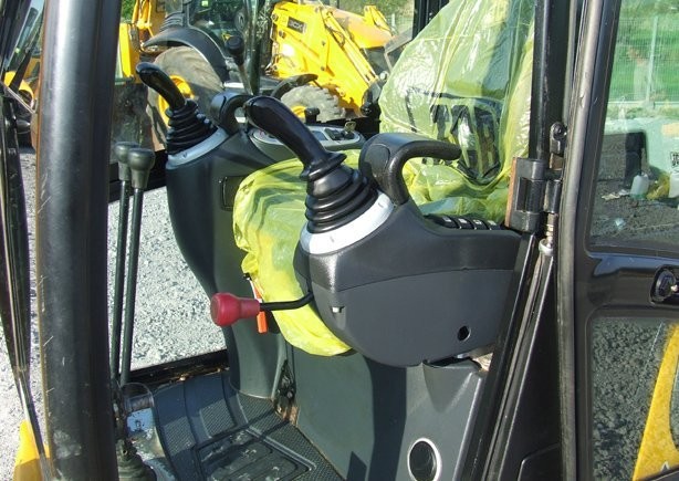 Mini koparka - JCB 8018 z roku 2008 — zdjęcie 4