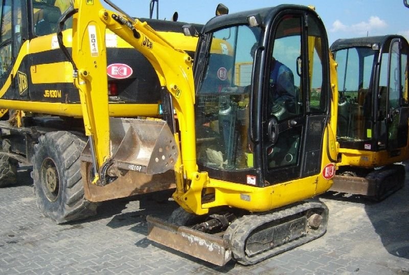 Mini koparka JCB 8014 OSZKLONA KABINA Stan super — zdjęcie 3