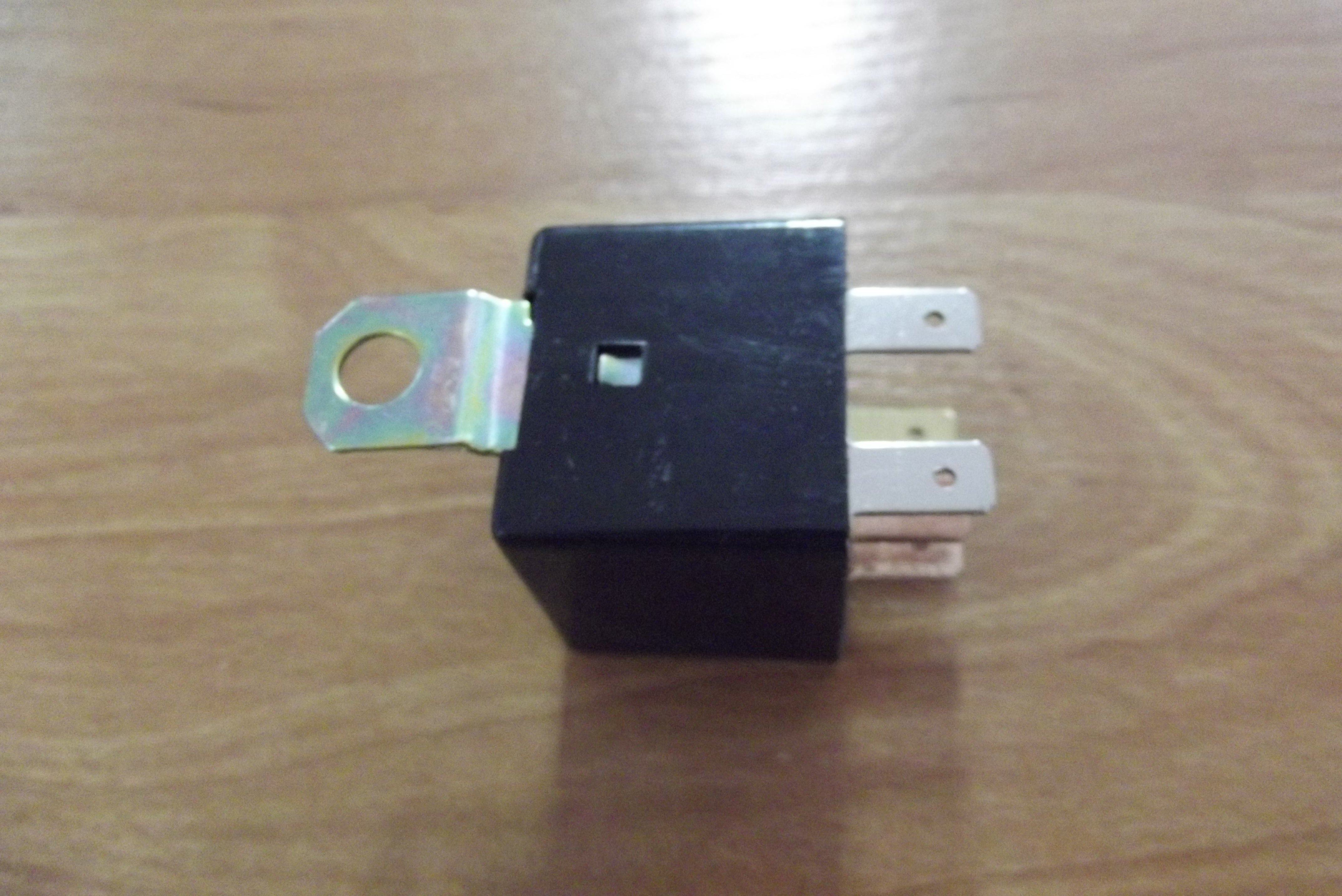 Przekaźnik MTZ 12V — zdjęcie 1