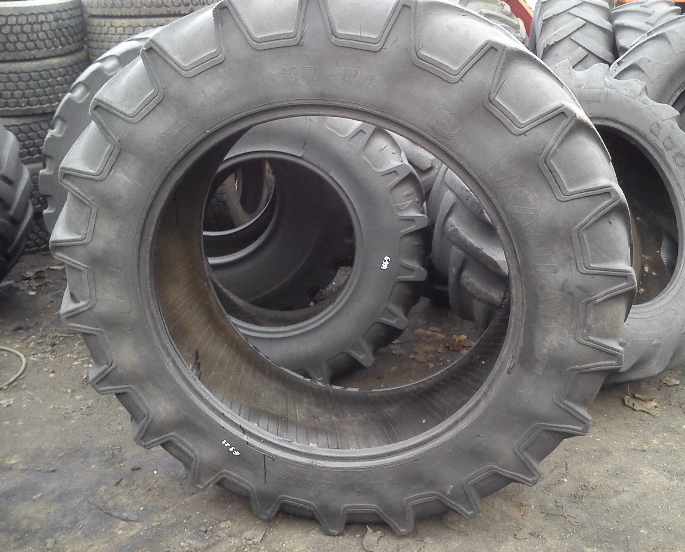 (G921) Opona 420/85 R38, 16.9 R38  Mitas — zdjęcie 2