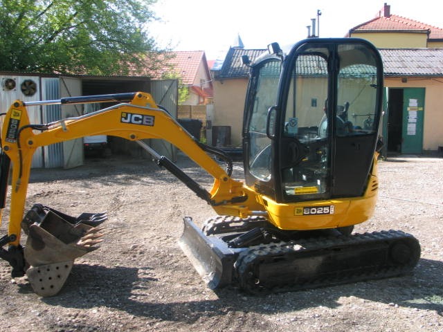 JCB 8025zts z 2010 roku - dwie sztuki do wyboru — zdjęcie 4