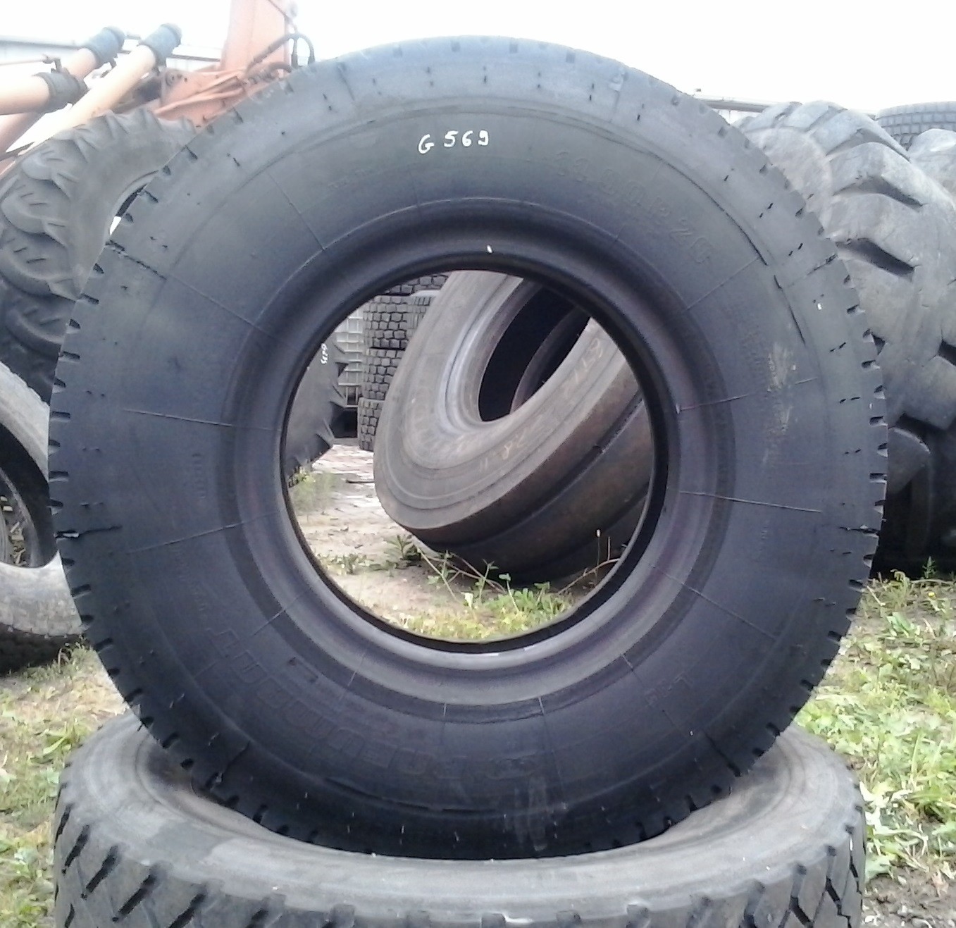 (G569) Opona 11.00 R20 Pneumant — zdjęcie 1