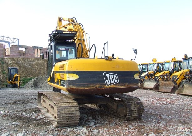 Koparka gąsienicowa JCB JS 220LC z roku 2006.. — zdjęcie 2