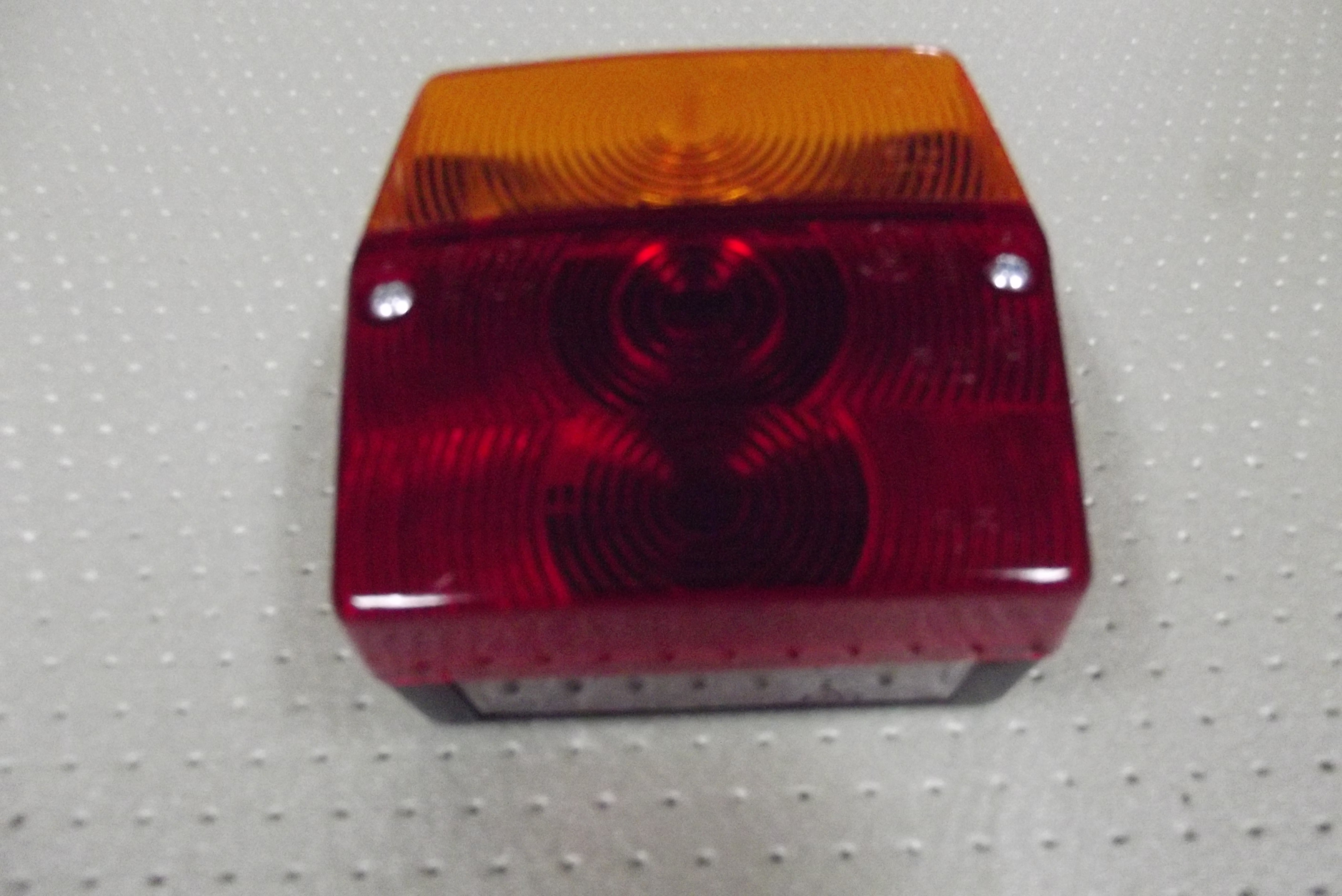 Lampa tylna przyczepki lewa/prawa 2 segmentowa — zdjęcie 2