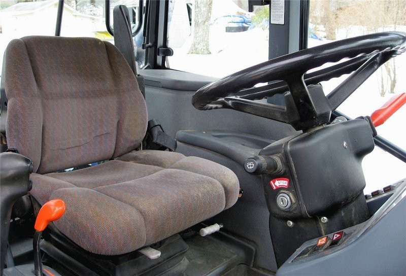 New Holland TS110 Ciagnik — zdjęcie 3