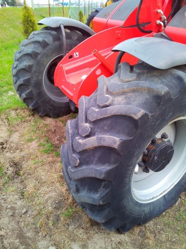 KOPARKO-ŁADOWARKA TELESKOPOWA MANITOU MLB 625 T — zdjęcie 3