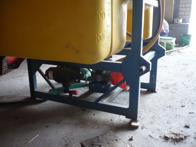 PLN Opryskiwacz zawieszany 800L 12M - 2005 - 800L — zdjęcie 2