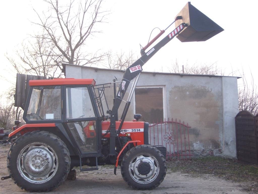 Tury. Ładowacze czołowe. — zdjęcie 1