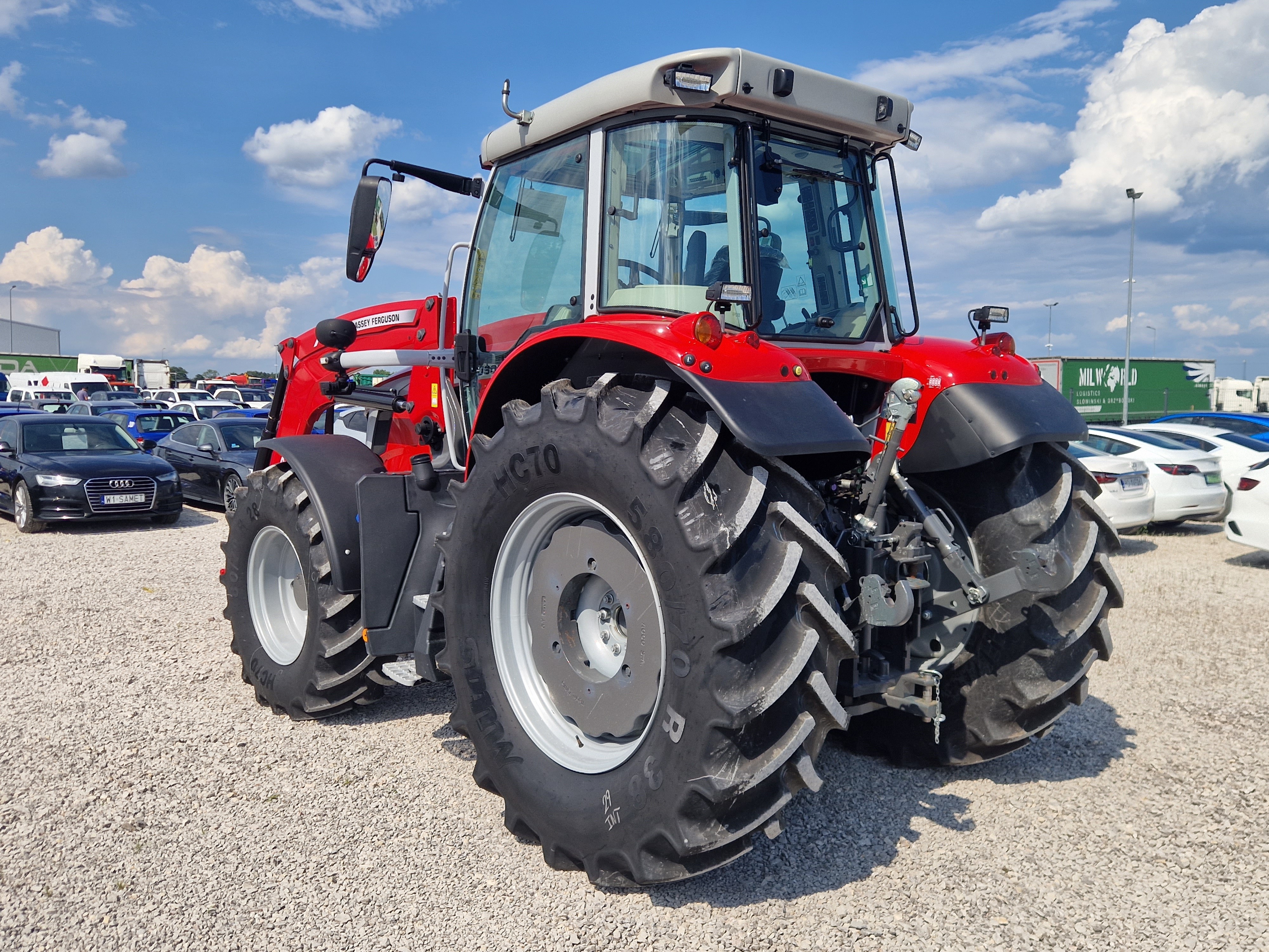 Ciągnik rolniczy Massey Ferguson 6S.145 z ładowaczem czołowym 2023 r. — zdjęcie 5