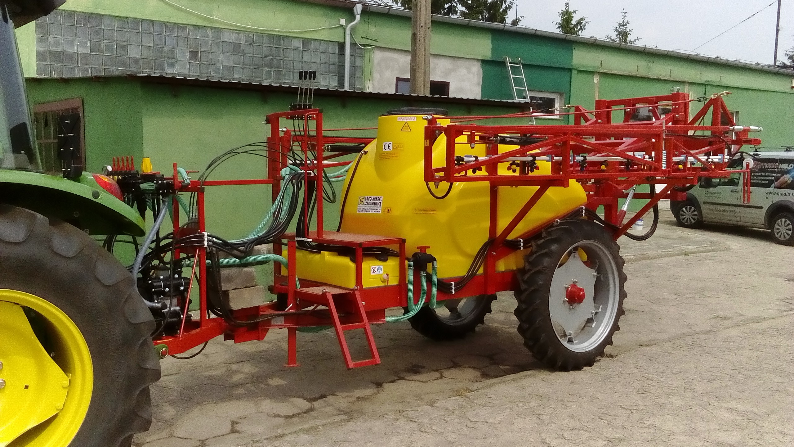Opryskiwacz 1500l ,2000,2500hydraulicznie rozkładany — zdjęcie 2