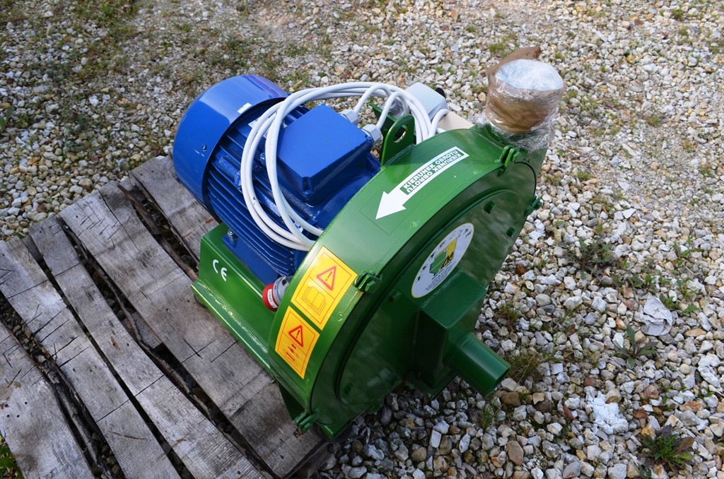 Śrutownik bijakowy ssąco-tłoczący M-Rol H122 — zdjęcie 1