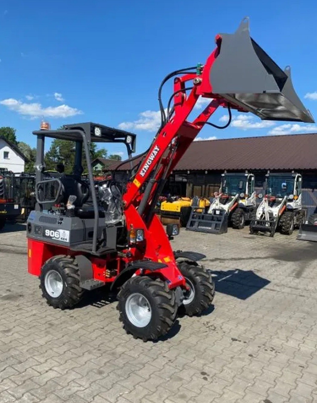 Ładowarka przegubowa KINGWAY 906  udźwig 700 kg silnik Perkins — zdjęcie 1