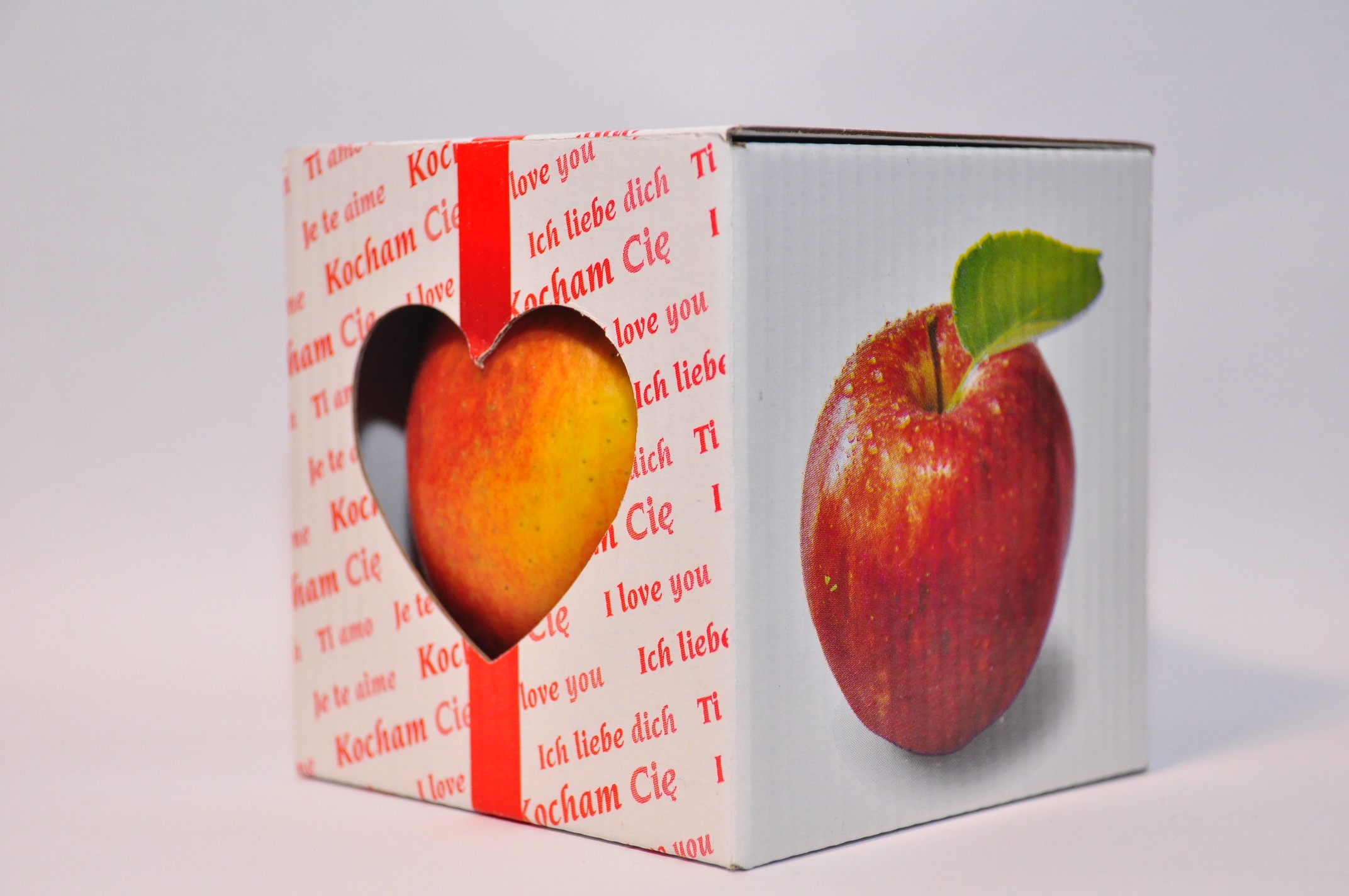 Sprzedam jabłka z napisami i love you — zdjęcie 2