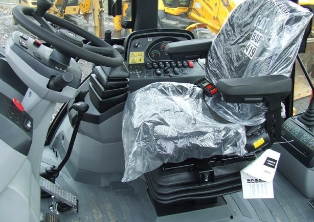CAT 428 E z roku 2011- Nowa *2011* — zdjęcie 3