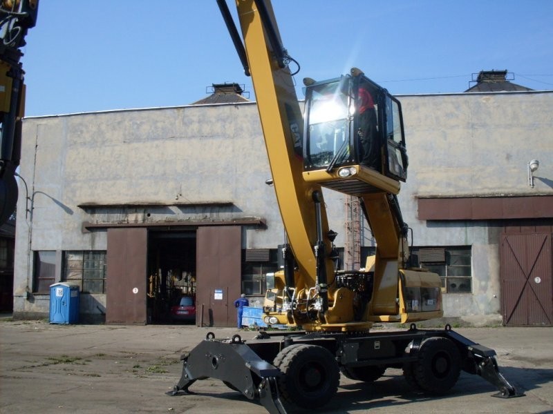 Maszyna do przeładunków Cat 322 D MH — zdjęcie 6