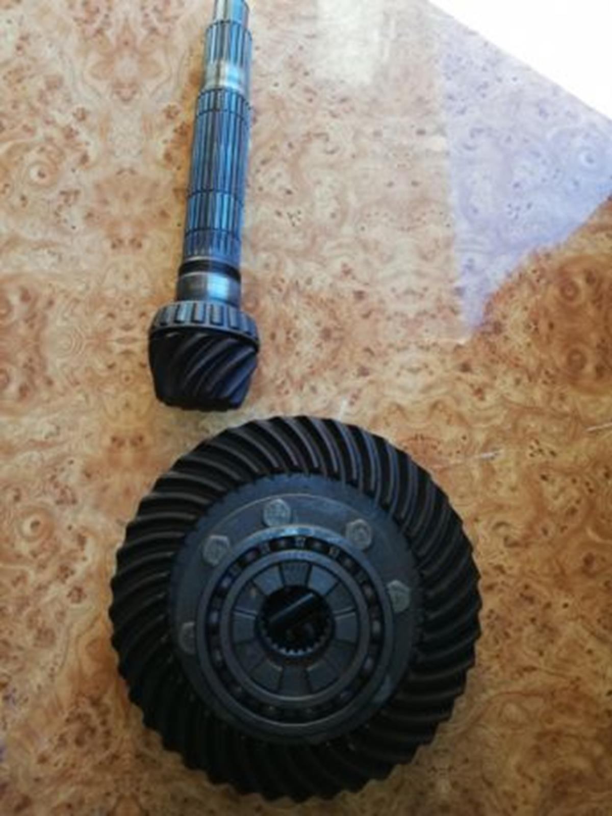 Wałek ataku koło talerzowe John Deere 5045E, 5055E, 5065E, 5065M, 5075 — zdjęcie 2