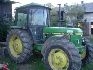 JOHN DEERE 2140