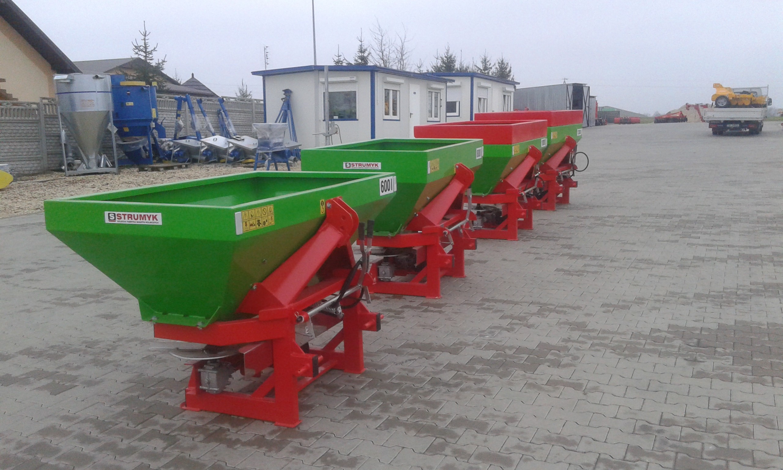 Rozsiewacz nawozów dwutarczowy 600 TYTAN — zdjęcie 8