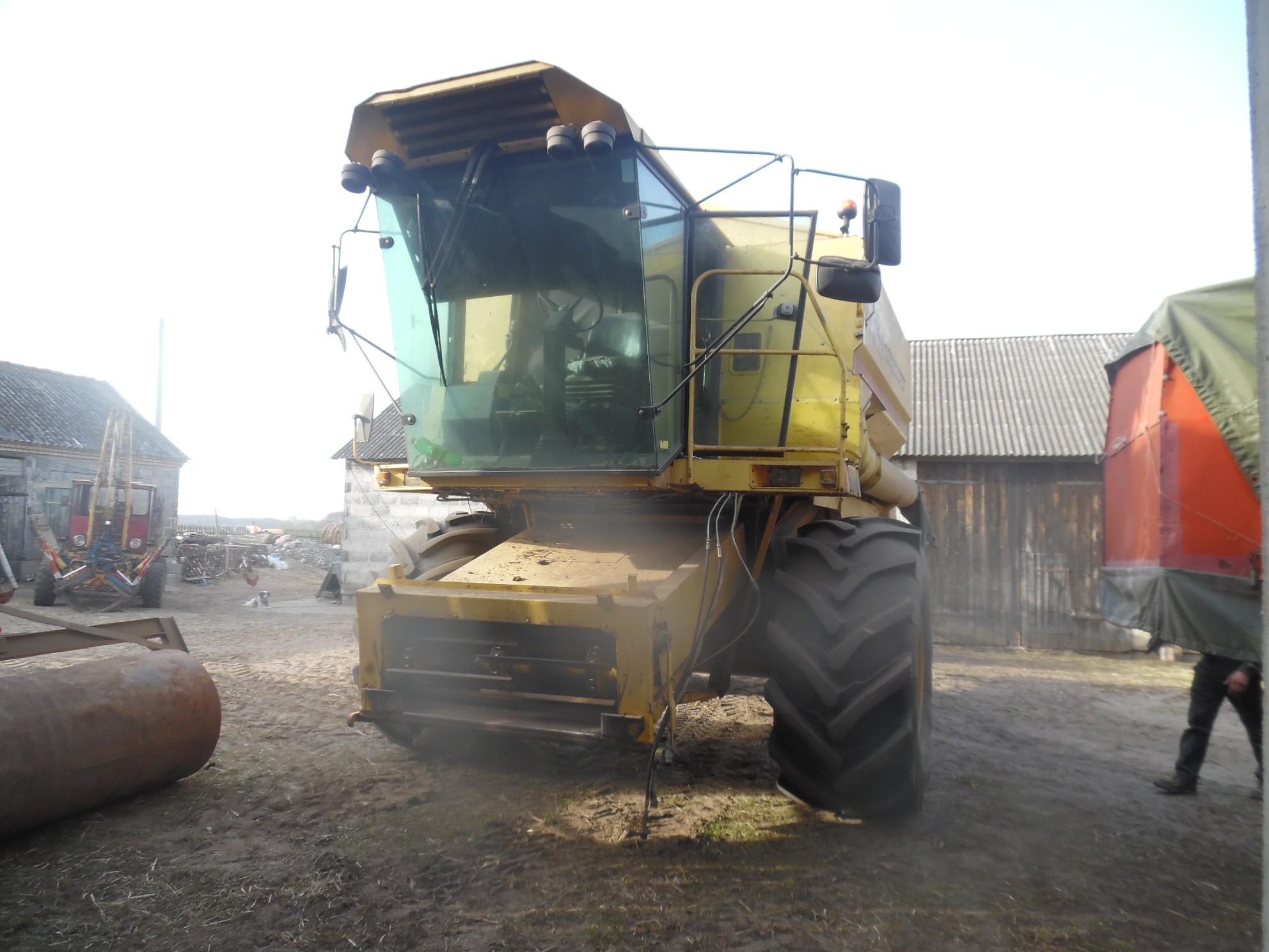Kombajn New Holland TF44 z sieczkarnią w całości lub na części  — zdjęcie 3
