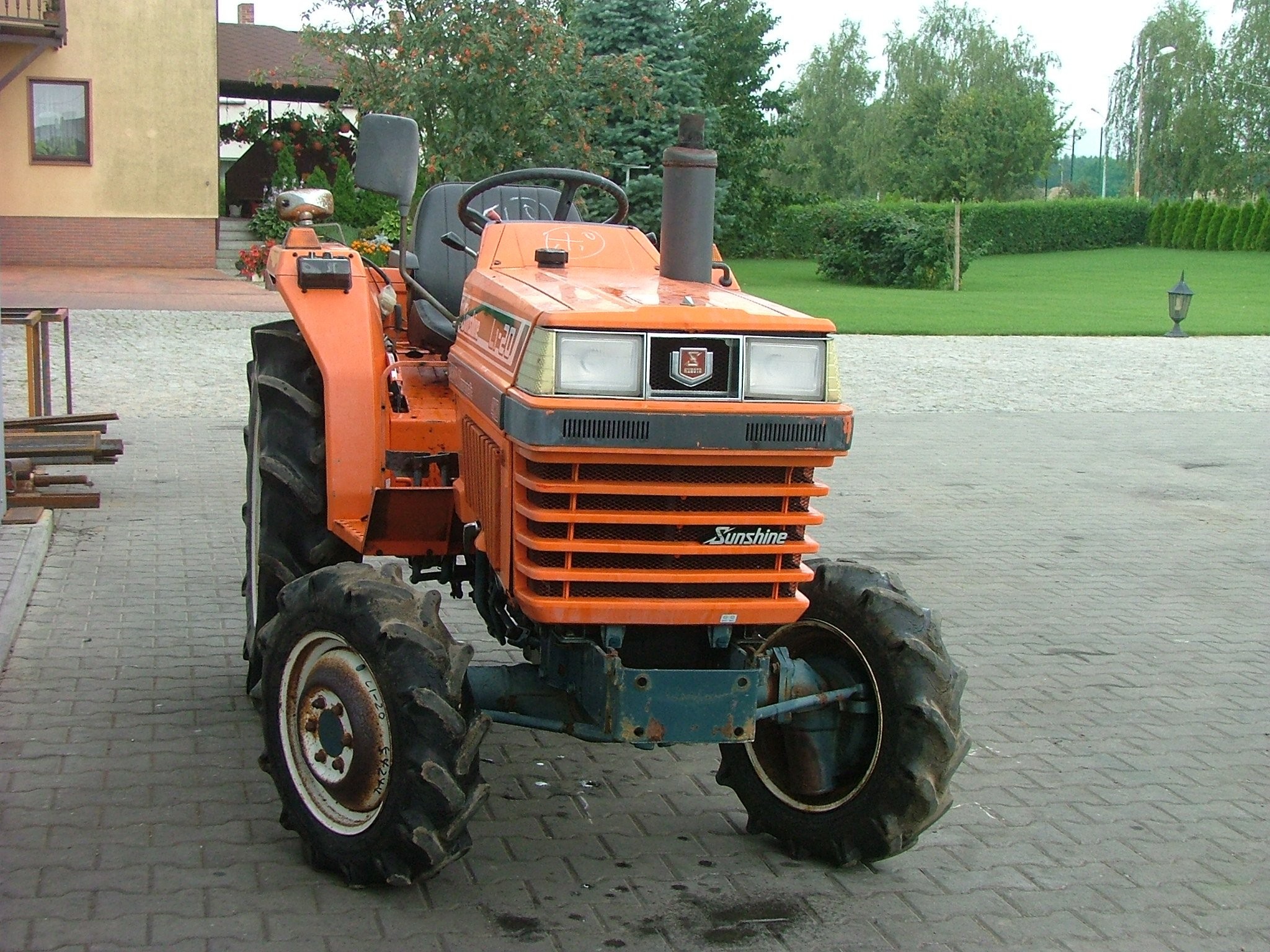 Mini traktorek Kubota L1-20 — zdjęcie 4