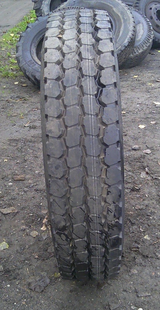 (G712) Opona 12.00 R24 Continental  — zdjęcie 1