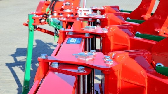 Pług pługi Agro-Masz VARIO obrotowy obracalny resorowy  resorowe — zdjęcie 4