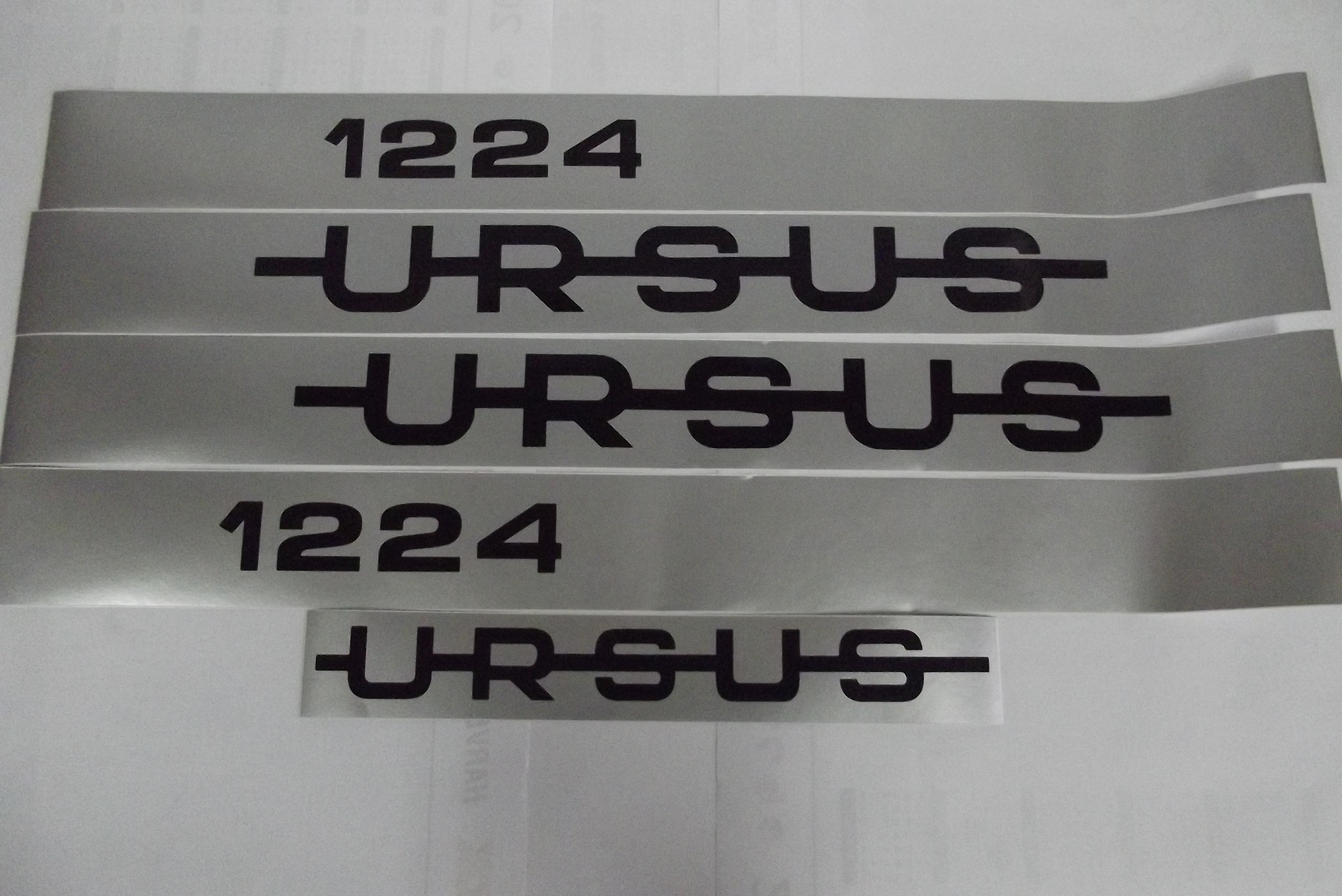Emblematy maski silnika MF 255; URSUS 912/1014/1224/1614/ KOMPLET — zdjęcie 4